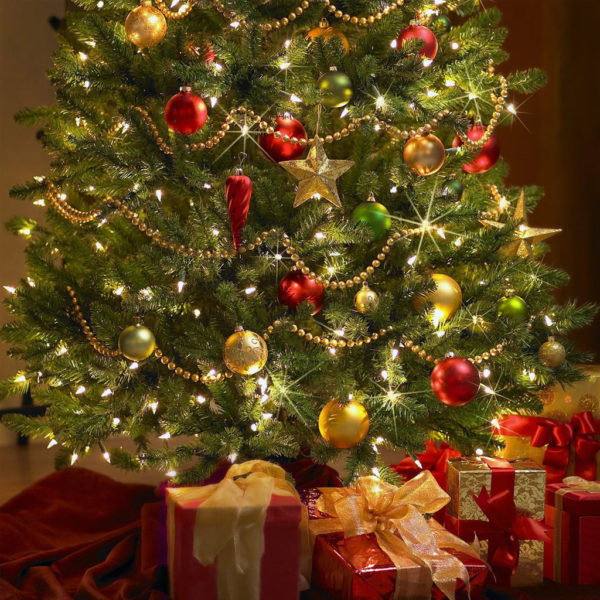 How to Decorate Your Christmas Tree - The Tinkering Spinster
