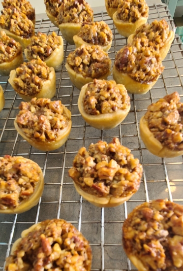 mini pecan pies cooling rack