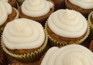frosted pumpkin spice cupcakes