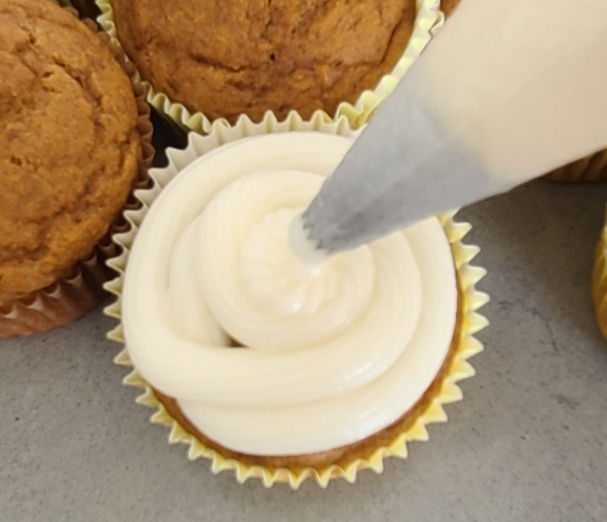 pipe the cupcakes